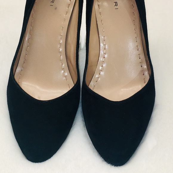 Elegant Black Leather Suede Tahari Heels Pumps - Picture 5 of 8